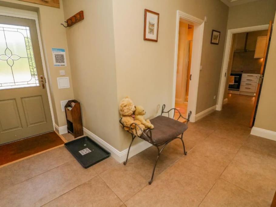 Two Acres- Spacious, Delightful, Pet Free Bungalow Levens エクステリア 写真